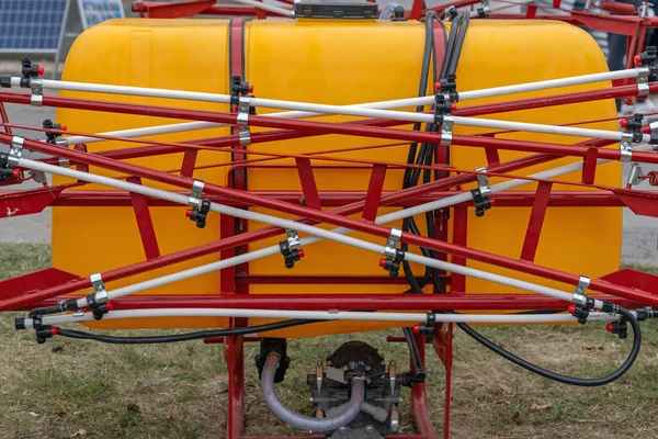 Landbouw Sprayer Tank Met Gevouwen Armen Opslagapparatuur — Stockfoto