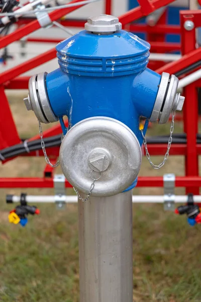 Νερό Σωλήνα Φωτιά Hydrant Υψηλής Πίεσης Καλύπτει — Φωτογραφία Αρχείου