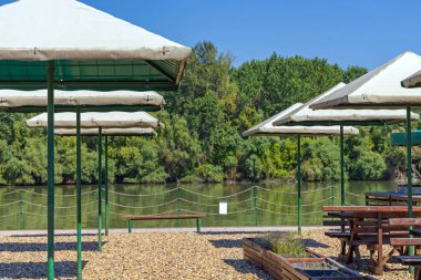 River Tuna Tatil Köyü Sıcak Yaz Gününde Yeşil Vaha