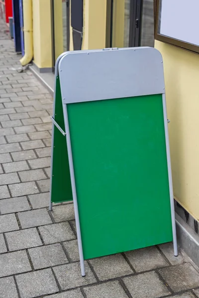 Verde Uma Placa Giz Espaço Cópia Rua — Fotografia de Stock