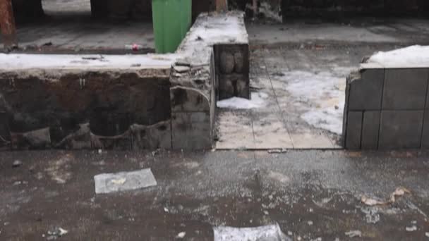 セルビア ベオグラード 2022年1月31日 旧中国ショッピングモールでのインフェルノ火災後の鋼構造物の損傷 — ストック動画