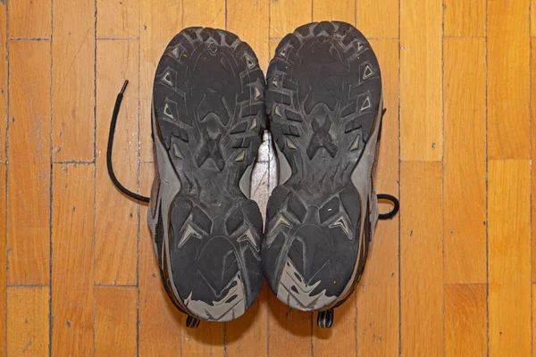 Las Suelas Gastadas Las Zapatillas Después Caminar Largo Sendero —  Fotos de Stock