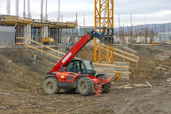 Nşaat Alanındaki Teleskopik Forklift Patlayıcı Telsiz Telsiz Aracı — Stok fotoğraf