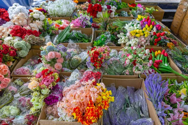 Fleurs Artificielles Plastique Dans Des Boîtes Marché Chinois — Photo