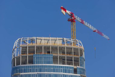 Gökdelen Binası 'nın tepesindeki Crane inşaat alanı.