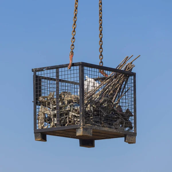 Alet Gereçlerle Birlikte Air Crane Sepetine Asıldı — Stok fotoğraf