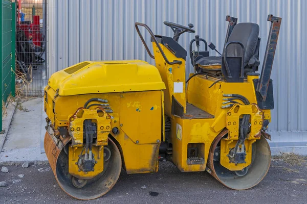 Máquina Lisa Del Vehículo Amarillo Del Rodillo Ruedas Sitio Construcción —  Fotos de Stock