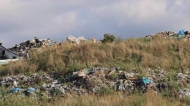 Çöplük Arazi Arazisi 'ndeki Büyük Çöp Dağı