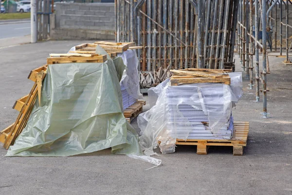 Palettes Avec Boîtes Matériaux Sur Chantier — Photo