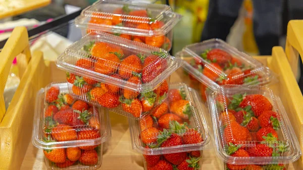 Frutas Frescas Morango Caixas Plásticas Transparentes — Fotografia de Stock