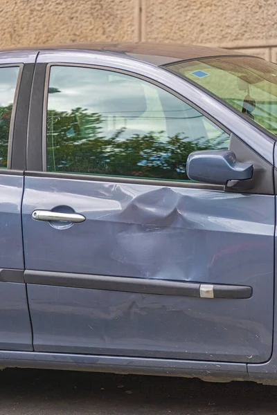 Бент Автомобіль Передні Двері Металеві Пошкодження Аварії — стокове фото
