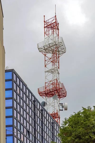 New Antenna Mast Triangular Structure City — Stock Photo, Image