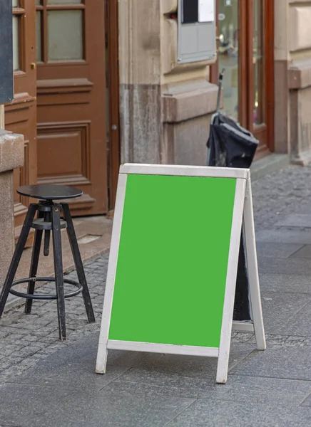 空置签署绿色A字牌 位于街复印处 — 图库照片