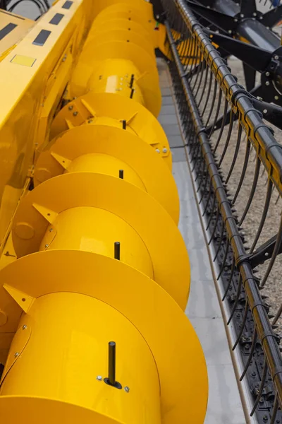 Big Screw Yellow Combine Harvester Machine — Stock Photo, Image