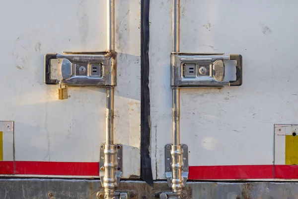 Κλειδαριές Κλειδαριών Και Λουκέτο Στις Πόρτες Ρυμουλκουμένων Φορτηγών Φορτηγών — Φωτογραφία Αρχείου