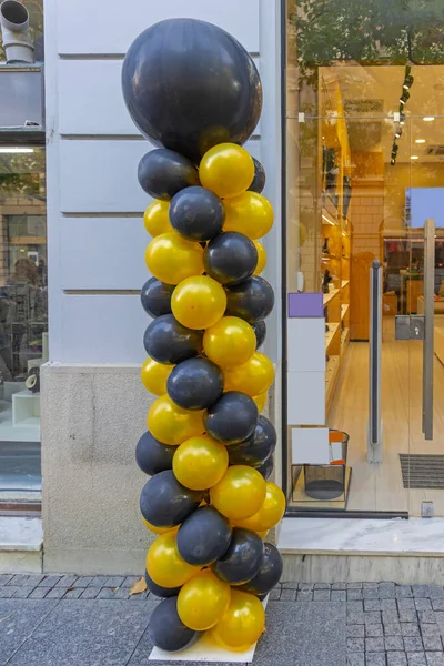 Black Yellow Latex Balloons Swirl Party Decor — Stock Photo, Image