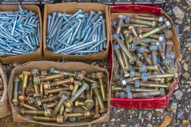 Kutularda Fındıklı Uzun Sürgüler Donanım