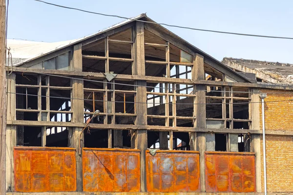 Großes Altes Fabrikgebäude Durch Brand Beschädigt — Stockfoto