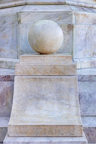 Big Marble Ball City Monument Geometrický Dekor — Stock fotografie