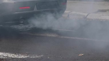 Araba Egzozu Hava Kirliliği Dumanı Bozuk Motor Sorunları