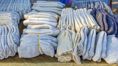 Soğuk Kış İçin Koyun Yün Çorap Paketleri