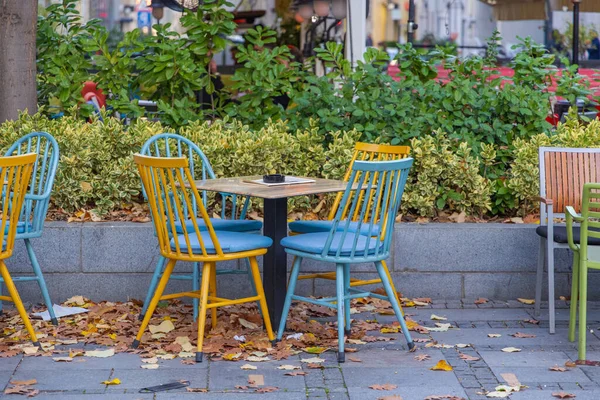 Mesas Vacías Restaurante Terraza Día Otoño —  Fotos de Stock