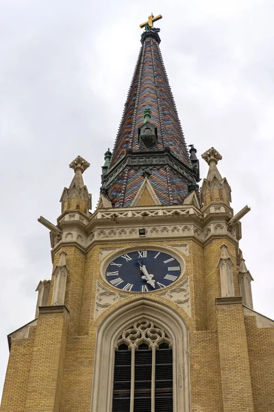 Große Römische Uhr Kirchturm Der Kathedrale Novi Sad — Stockfoto