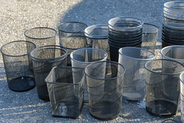 Muitas Latas Lixo Escritório Lixeiras Reciclagem Malha — Fotografia de Stock