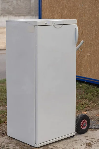 Grand Réfrigérateur Congélateur Appareil Chariot Transport Extérieur — Photo