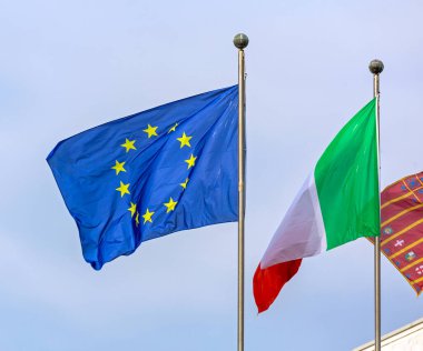 Avrupa Birliği ve İtalyan Bayrakları Birlikte