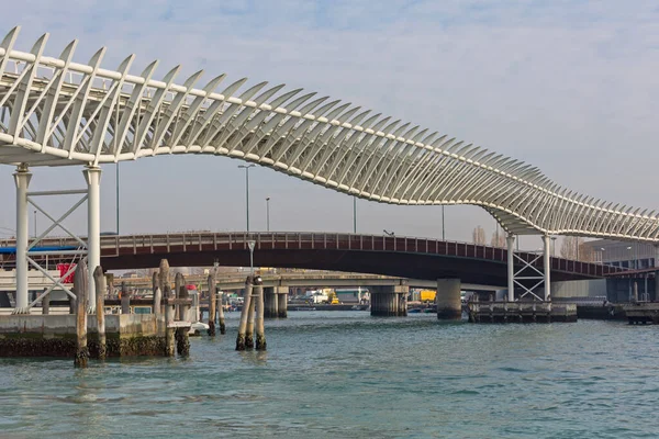 Venedik Talya Nsanlar Çin Modern Köprü — Stok fotoğraf