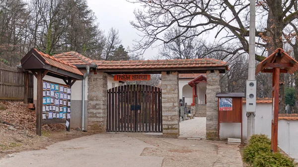Topola Sırbistan Mart 2021 Topola Sırbistan Daki Eski Mezarlığa Giriş — Stok fotoğraf