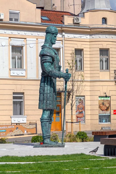 セルビア ベオグラード 2021年5月2日 彫刻家スヴェトミール アルジック バサラによるベオグラード中心部にステファン ラサレヴィッチを収容する新しい記念碑 — ストック写真