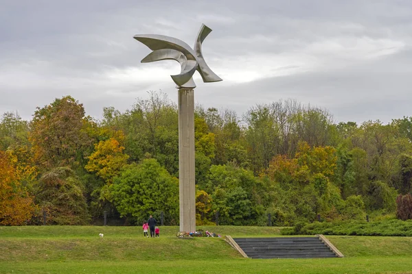 Belgrad Serbien Oktober 2021 Konstskulpturpelare Vid Andra Världskriget Memorial Park — Stockfoto