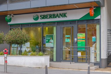 Belgrad, Sırbistan - 15 Ekim 2021: Devlet Rus Bankası Sberbank PJSC Finans Şirketi.