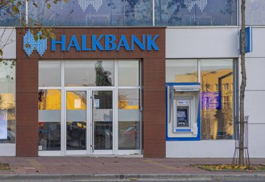Belgrad, Sırbistan - 14 Kasım 2021: Halkbank Devlet Bankası Belgrad, Sırbistan 'da Türk Bankası' na sahip.