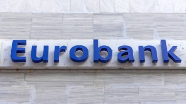 Belgrad, Sırbistan - 29 Ekim 2021: Mermer Ofis Binasında Büyük Mavi Eurobank İşareti.