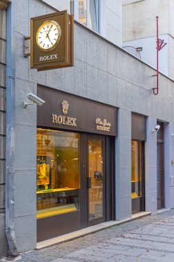 Belgrad, Sırbistan - 29 Ekim 2021: Lüks İsviçre Saat Dükkanı Rolex Petite Geneve Petroviç Belgrad 'da.