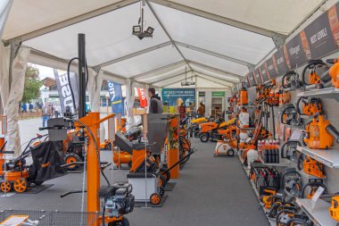 Novi Sad, Sırbistan - 21 Eylül 2021: Tarım Fuarında Bahçe Malzemeleri.