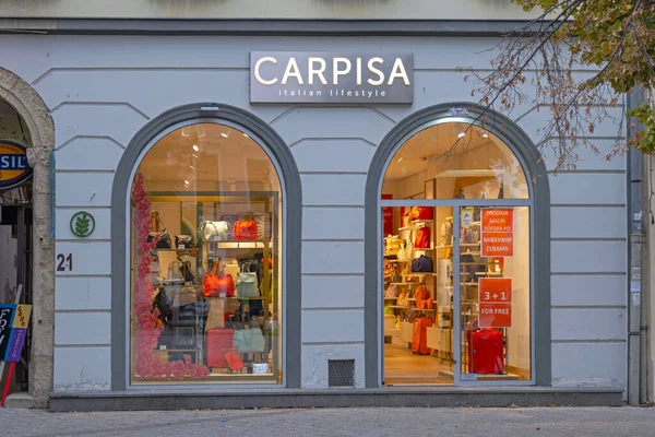 Novi Sad Serbia Septiembre 2021 Italian Bags Carpisa Shop Zmaj — Foto de Stock
