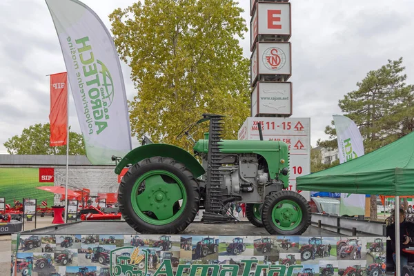 Újvidék Szerbia 2021 Szeptember Retro Green Tractor Agro Tech Booth — Stock Fotó