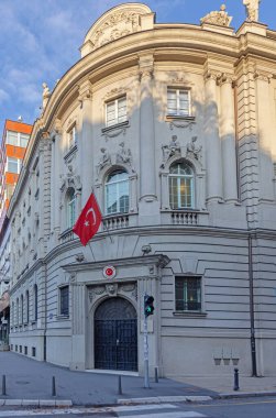 Belgrad, Sırbistan - 01 Ekim 2021: Türkiye 'nin Belgrad Büyükelçiliğine Giriş.