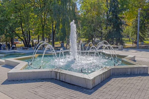 Belgrado Serbia Octubre 2021 Fuente Agua Forma Estrella Parque Tasmajdan —  Fotos de Stock