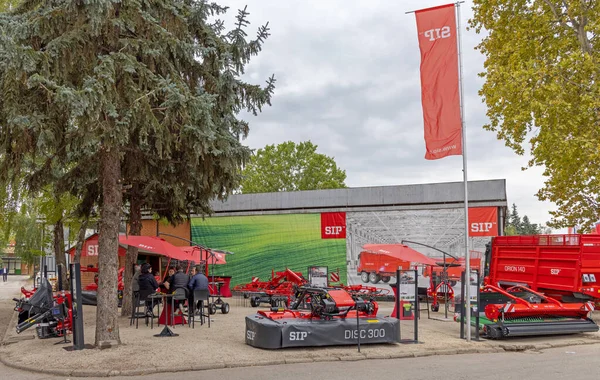 Novi Sad, Sırbistan - 21 Eylül 2021: Slovenya Şirketi Fuar Fuarında Tarım Makinelerini Çaldı.