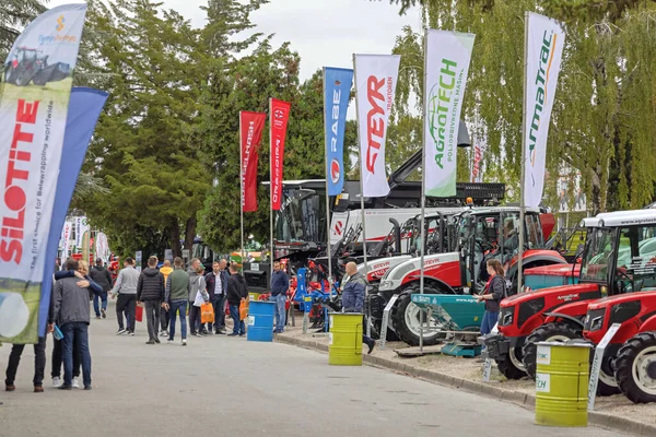 Novi Sad Servië September 2021 Nieuwe Tractoren Landbouwbeurs Expo Trade — Stockfoto