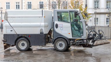 Ljubljana Slovenya 'da Sokak Temizleme Makinası Aracı