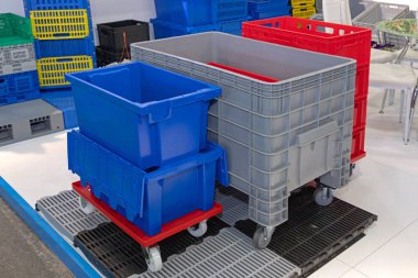 Dolly Cart Tekerlekli Plastik Kutular Palet Nakliye Teslimatı