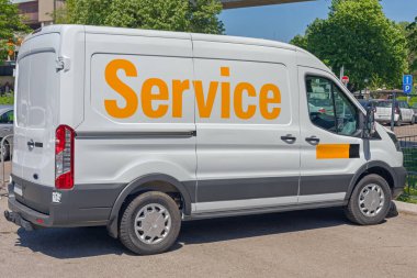 Şirket Destek Aracı Tarafında Büyük Sarı İşaret Servisi
