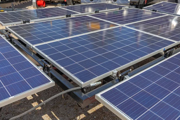 Bewegliche Tragbare Solarmodule Auf Trailer — Stockfoto