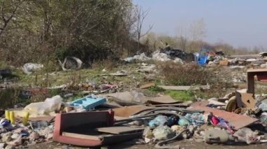 Şehir Çevresindeki Yasa Dışı Sinek Terk Etme Alanından Sürücü